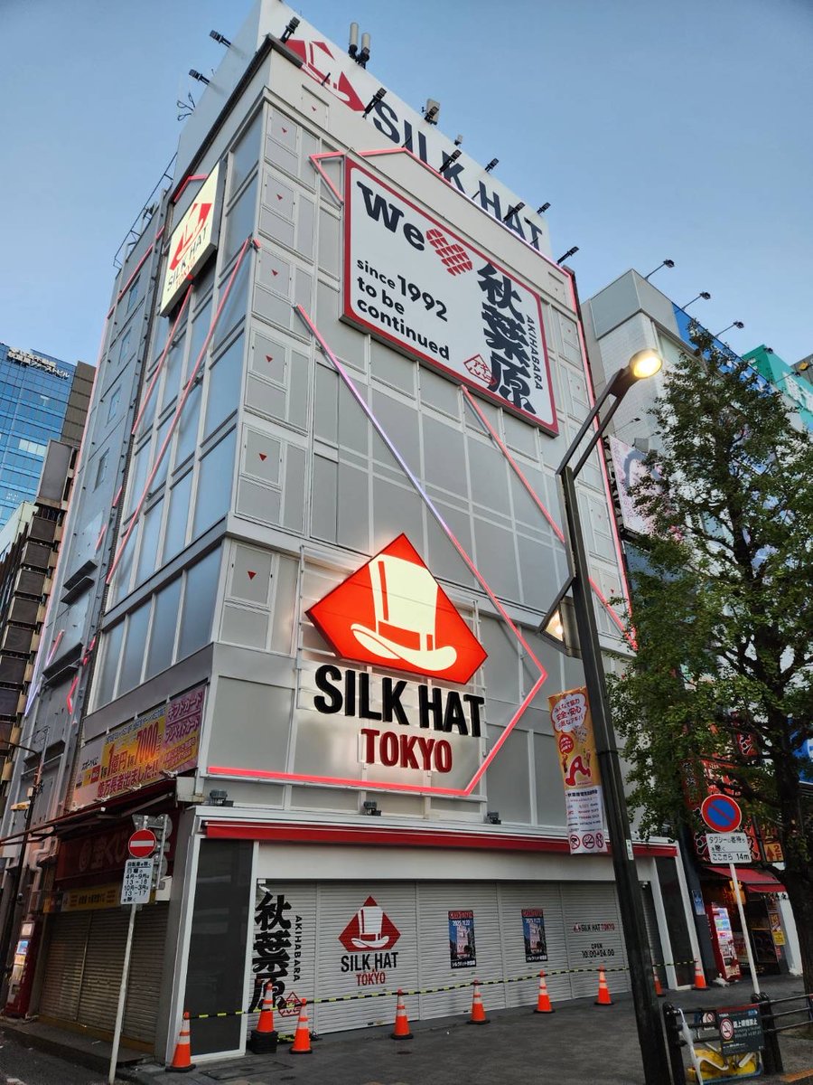 SILKHAT_Akiba's tweet photo. \\\外観完成しました✨///
11月22日（土）いよいよオープンです🔥

そこで…😏

【問題です】﹏﹏﹏﹏﹏﹏﹏﹏﹏﹏﹏
2枚目の画像に五角形は何個あるでしょうか？
答えは明日っ🙌
#silkhattokyo https://t.co/vFvWBdrBrz