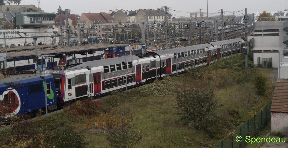 Cheminot_du_75's tweet image. Ile-de-France : il y a de quoi se perdre dans les méandres du RER C. La ligne tentaculaire, dotée de 7 branches, est à un tournant. Les branches Dourdan et Saint-Martin-d&apos;Étampes sont les + malades avec 85% de régularité. À bout de souffle, le RER C doit être modernisé d&apos;urgence.
