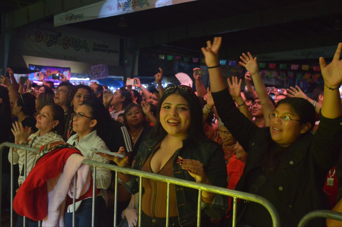 INFORMATYUC's tweet image. Nelson Kancela pone a bailar a los yucas en Xmatkuil.