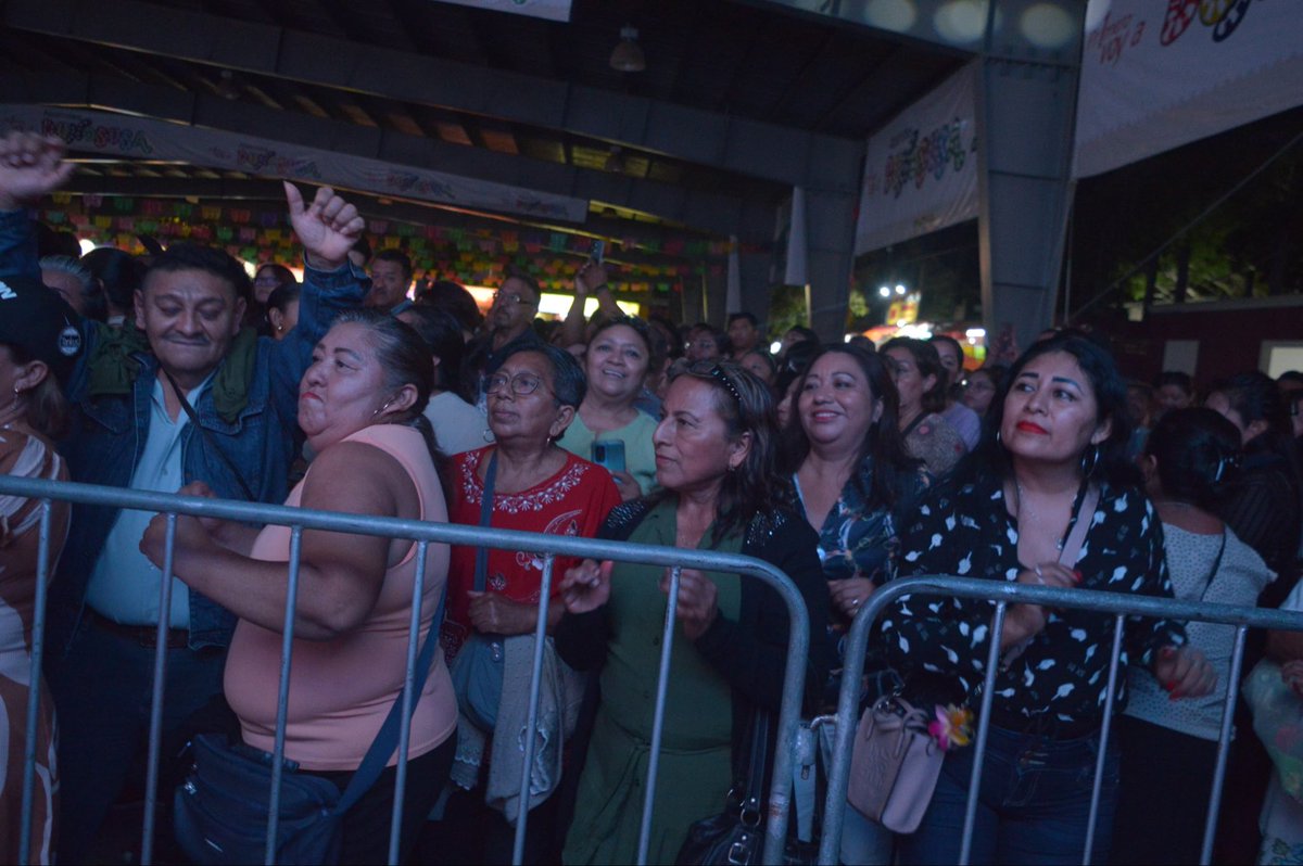 INFORMATYUC's tweet image. Nelson Kancela pone a bailar a los yucas en Xmatkuil.