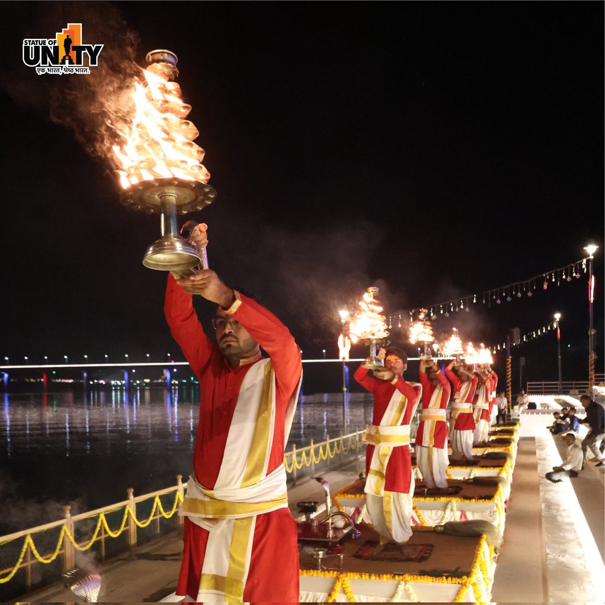 souindia's tweet image. Every evening, the Narmada Maha Aarti at the Statue of Unity offers a divine tribute to Maa Narmada, filling Ekta Nagar with peace and devotion.
#NarmadaMahaAarti #StatueOfUnity #EktaNagar #150YearsOfSardarPatel
