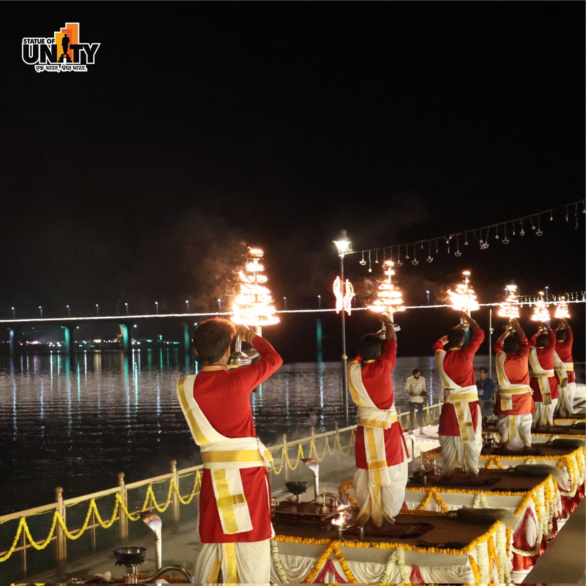 souindia's tweet image. Every evening, the Narmada Maha Aarti at the Statue of Unity offers a divine tribute to Maa Narmada, filling Ekta Nagar with peace and devotion.
#NarmadaMahaAarti #StatueOfUnity #EktaNagar #150YearsOfSardarPatel