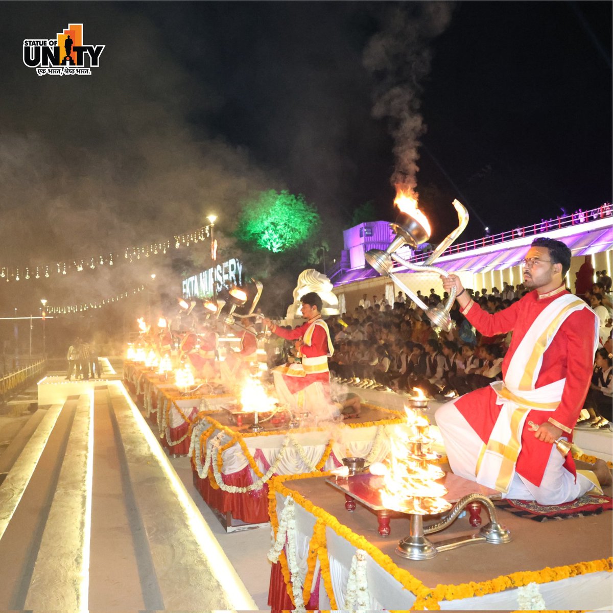 souindia's tweet image. Every evening, the Narmada Maha Aarti at the Statue of Unity offers a divine tribute to Maa Narmada, filling Ekta Nagar with peace and devotion.
#NarmadaMahaAarti #StatueOfUnity #EktaNagar #150YearsOfSardarPatel