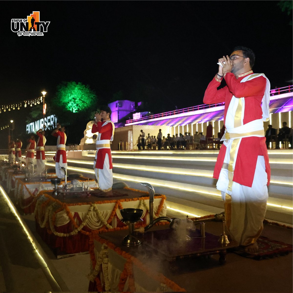 souindia's tweet image. Every evening, the Narmada Maha Aarti at the Statue of Unity offers a divine tribute to Maa Narmada, filling Ekta Nagar with peace and devotion.
#NarmadaMahaAarti #StatueOfUnity #EktaNagar #150YearsOfSardarPatel