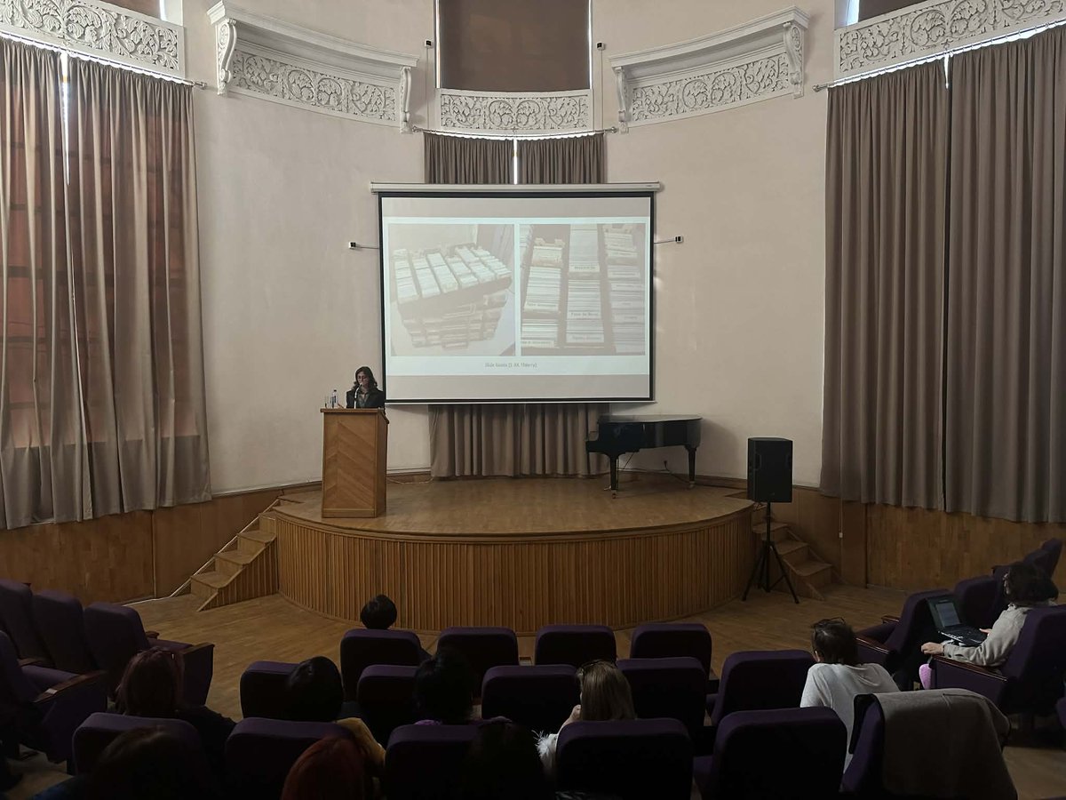 NatLibArm's tweet image. Հայաստանի ազգային գրադարանն այսօր հյուրընկալեց Ֆրանսիայի Արվեստի պատմության Ազգային ինստիտուտի (INHA) Ուսումնասիրությունների և հետազոտության բաժնի գիտական ղեկավար, բյուզանդական հնագիտության դոկտոր և միջնադարյան Հայաստանի ու Վրաստանի մասնագետ Սիփանա Չագրեանին։