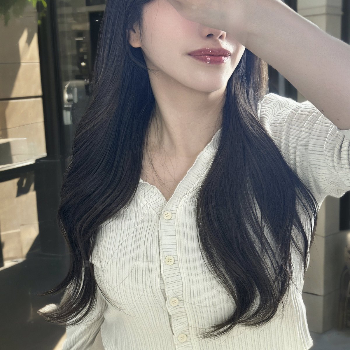 naxip__'s tweet photo. Glowuの38mmエクストラロングバレルカールアイロンが使いやすかった💗

・一般的な130mmより40%以上長いバレル
→長い髪でも一気に巻けて時短👏
・なのに約450gの軽さで手首ラク
・温度は130〜230℃まで11段階
・LEDで温度がひと目でわかる
・セラミックコーティングでダメージ抑えめ
・自動電源OFF＆回転コードで安心＆快適

38mmの太めカールで、韓国っぽ“ヨシンモリ”も秒速で完成するのが嬉しい💫
デザインもラブリーで気分上がる♡
【PR】
#glowu #PR #glowuアンバサダー
#38mmコテ #ヨシンモリ #女神カールヘア