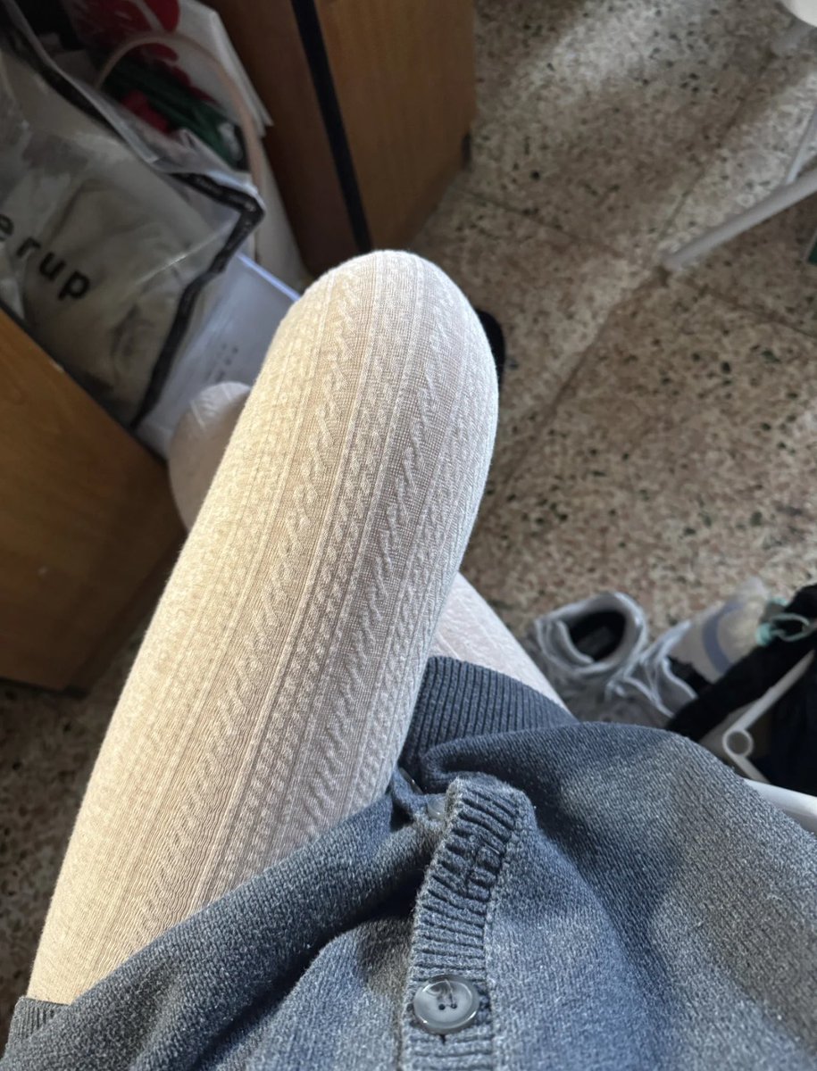 大腿冻的冰凉…… 晚上我要泡个热热热热水澡！！！ https://t.co/oeG8SvWlAe