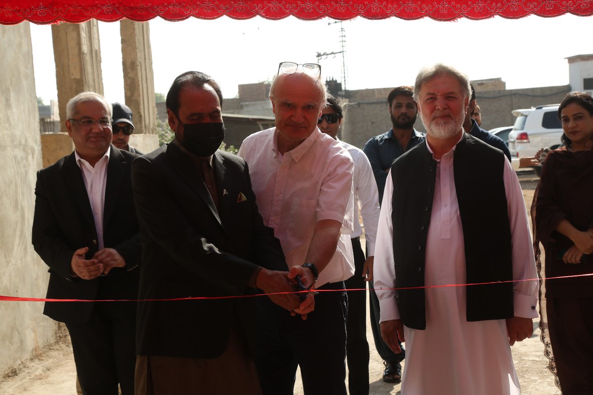 PPAFofficial's tweet image. 𝐌𝐢𝐥𝐞𝐬𝐭𝐨𝐧𝐞 𝐀𝐜𝐡𝐢𝐞𝐯𝐞𝐝 🚀
Under EU funded #GRASP*, Mr. Christian Ben Hell, Operations Sector Manager @EUPakistan along with representatives from @ITCnews PPAF and @SAFWC0  inaugurated 4 #SME in #Sindh 
These SMEs are scaling through digital transformation, improved…