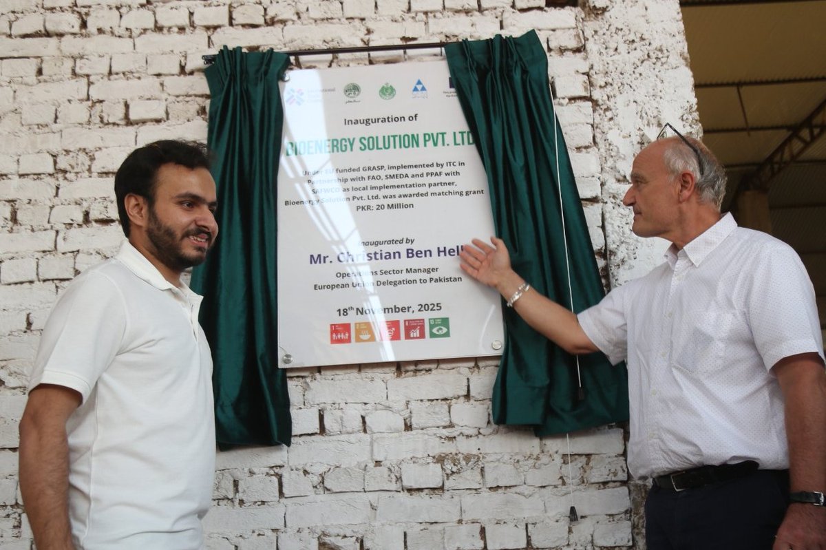 PPAFofficial's tweet image. 𝐌𝐢𝐥𝐞𝐬𝐭𝐨𝐧𝐞 𝐀𝐜𝐡𝐢𝐞𝐯𝐞𝐝 🚀
Under EU funded #GRASP*, Mr. Christian Ben Hell, Operations Sector Manager @EUPakistan along with representatives from @ITCnews PPAF and @SAFWC0  inaugurated 4 #SME in #Sindh 
These SMEs are scaling through digital transformation, improved…