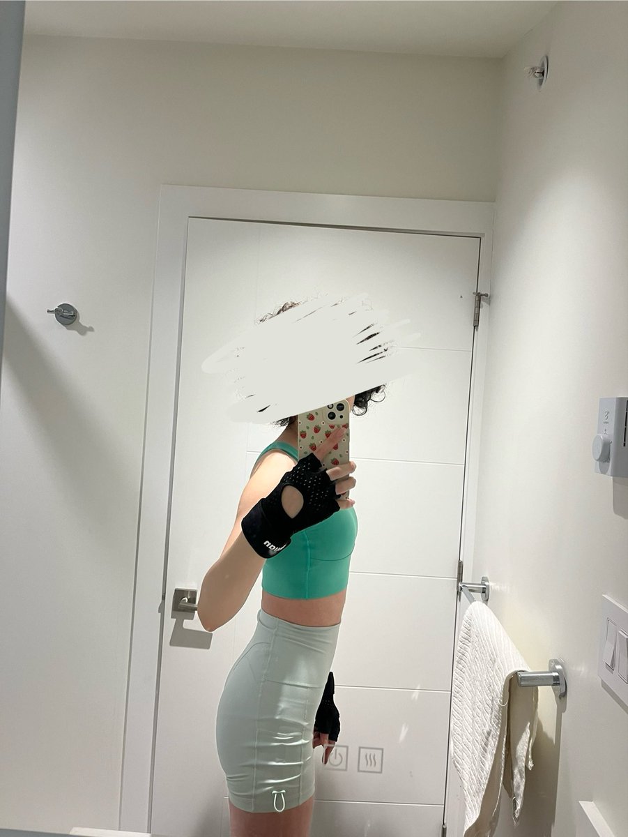 دخترا، تفاوت این دوتا عکس ۲ سال بدنسازی و ۲۰ کیلو افزایش وزنه :)