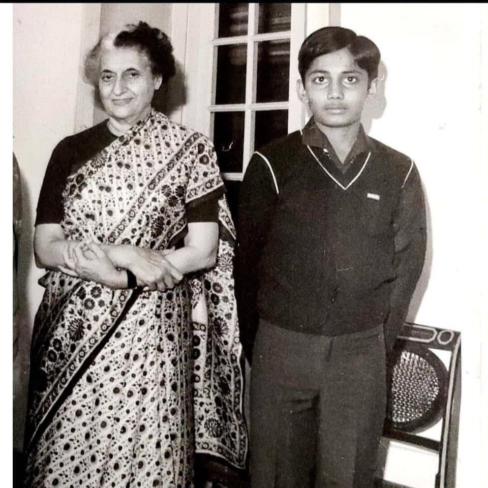 dineshgrao's tweet image. ದೇಶದ ಮೊದಲ ಮಹಿಳಾ ಪ್ರಧಾನಮಂತ್ರಿ, &apos;ಗರೀಬಿ ಹಟಾವೋ&apos; ಯೋಜನೆ ಮೂಲಕ ಬಡತನ ನಿರ್ಮೂಲನೆಗೆ ಪಣತೊಟ್ಟ, ಬ್ಯಾಂಕುಗಳ ರಾಷ್ಟ್ರೀಕರಣಗೊಳಿಸಿದ, ಹಸಿರು ಕ್ರಾಂತಿಯ ಹರಿಕಾರರು, ಸಾರ್ವಜನಿಕ ವಿತರಣಾ ವ್ಯವಸ್ಥೆ ಬಲಪಡಿಸಿದ ನಾಯಕಿ, ಉಳುವವನನ್ನೇ ಹೊಲದ ಒಡೆಯನನ್ನಾಗಿಸಿದ ಉಕ್ಕಿನ ಮಹಿಳೆ ಇಂದಿರಾಗಾಂಧಿ ಅವರ 108ನೇ ಜನ್ಮ ಜಯಂತಿಯ ಶುಭಾಶಯಗಳು.

ಹಲವು…