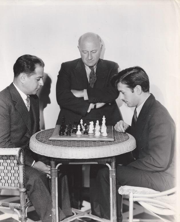 JustChessSports's tweet image. Los Ángeles, 1933.

José Raúl Capablanca (19 November 1888 – 8 March 1942), Cecil B. deMille, and Herman Steiner.

chesshistory.com/winter/extra/c… 

#échecs #ajedrez #chess #scacchi #schach #xadrez