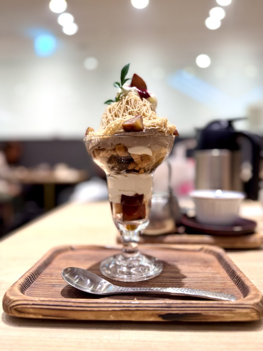 昨日。
冬のカフェメニューを考案中。
パフェより玉露が美味しかった。