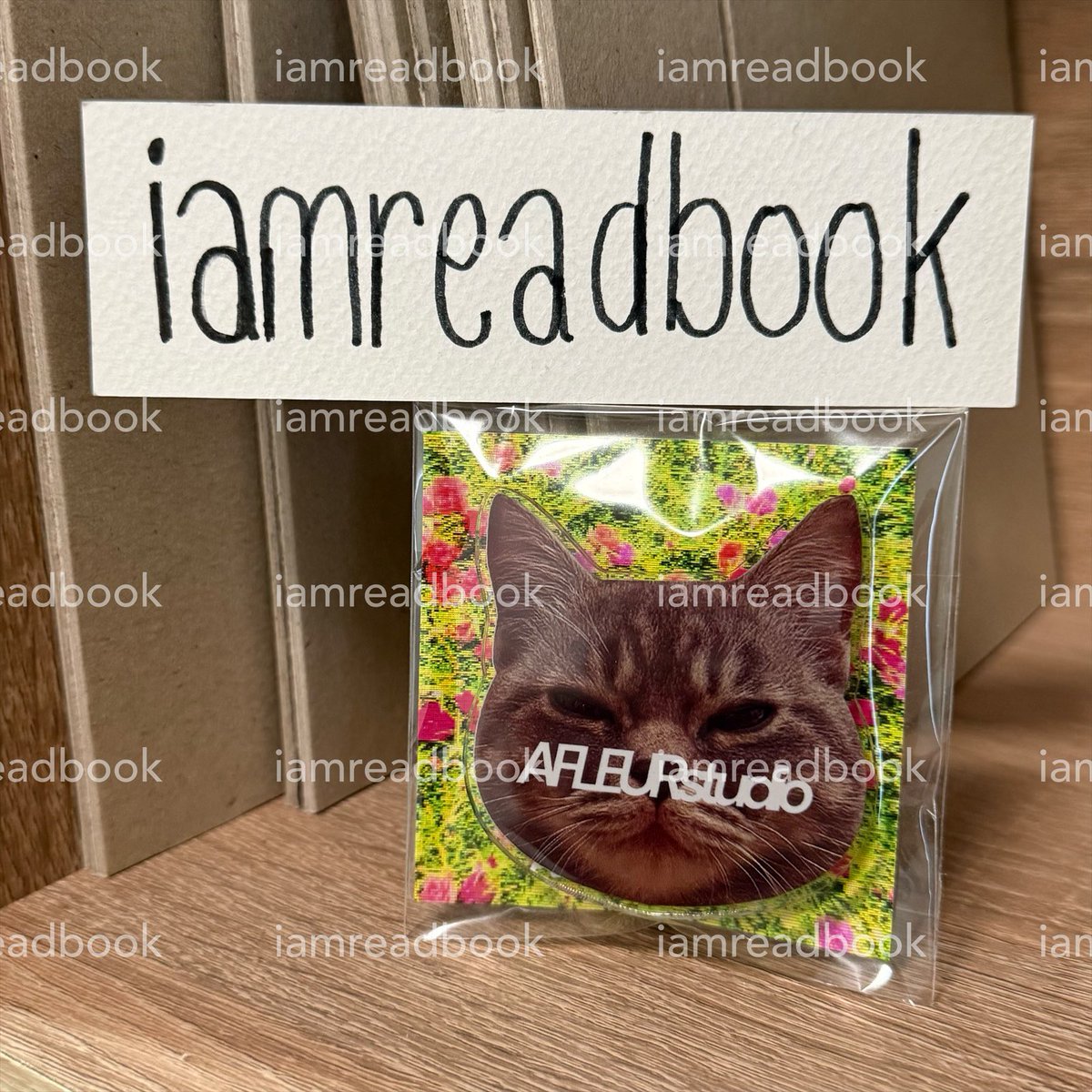 iamreadbook's tweet photo. Griptok Montow (ไม่ผลิตแล้ว) ราคา 450 บาท รวมค่าจัดส่ง สภาพดีไม่ผ่านการใช้งานเพราะตั้งโชว์ไว้ในตู้หนังสือตลอด สนใจทักมาสอบถามได้เลยน้าา 🙇🏻‍♀️🫶🏻 

#ตลาดนัดGMMTV 
#ตลาดนัดเฟิร์สข้าวตัง 
#ตลาดนัดgmm https://t.co/BDo9EalaTJ