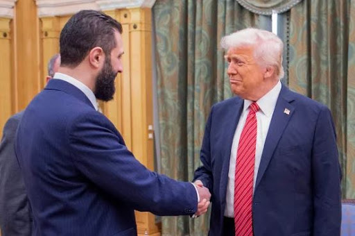 سؤال محيرني : لماذا يعتبر العرب حكام وشعوب أن لقاءهم مع ترامب او باقي رؤساء أمريكا منجز عظيم ويتفاخرون به رغم أن في كل لقاء معه تخسر بلدانهم شيء لصالح اسرئيل وأمريكا ؟ 🤔