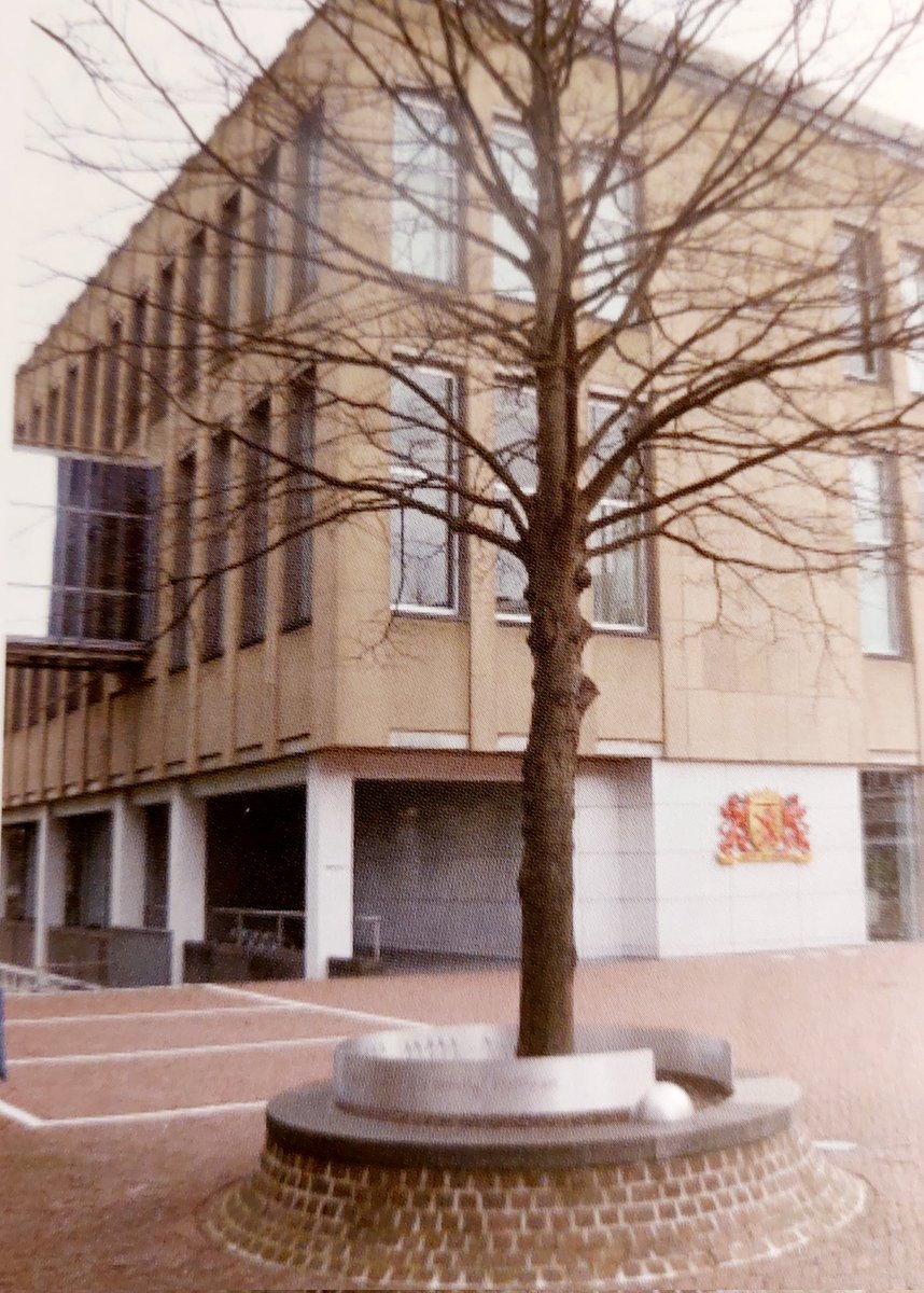 Op 19 november 1999 onthulden burgemeester Deetman en Piet Kool bij het Provinciehuis in Den Haag het monument Dwangarbeiders ter herinnering aan de razzia van 21 november 1944 in Den Haag, toen ca.  8000 Haagse mannen werden gedwongen in Duitsland dwangarbeid te gaan verrichten.