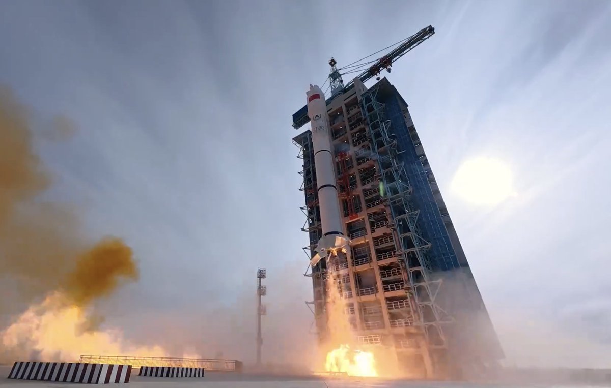 wulei2020's tweet photo. A #LongMarch2C carrier rocket blasted off at 12:01 p.m. BJT on Nov. 19 from the #Jiuquan Satellite Launch Center in northwest China, sending the #Shijian-30A, Shijian-30B &amp; Shijian-30C into the preset orbits. https://t.co/OGfn55Cxax