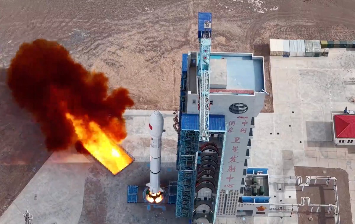 wulei2020's tweet photo. A #LongMarch2C carrier rocket blasted off at 12:01 p.m. BJT on Nov. 19 from the #Jiuquan Satellite Launch Center in northwest China, sending the #Shijian-30A, Shijian-30B &amp; Shijian-30C into the preset orbits. https://t.co/OGfn55Cxax