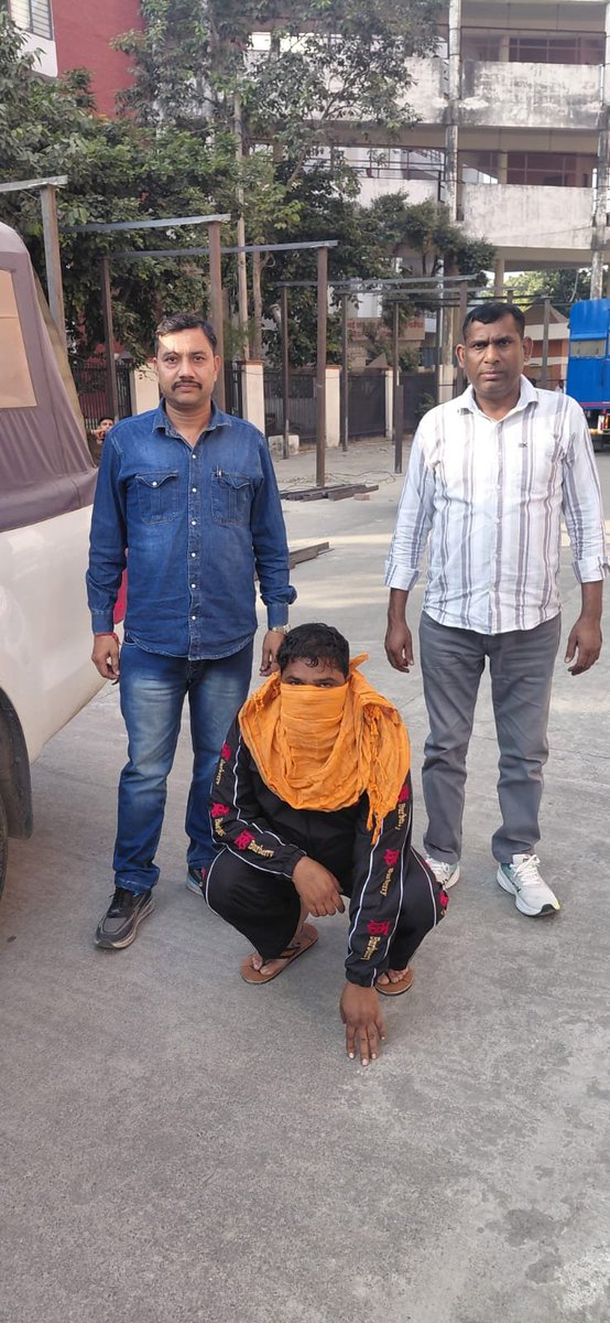 #ऑप्रेशन ट्रैक डाउन के तहत पानीपत पुलिस की कार्रवाई, 

सनौली खुर्द अनाज मंडी में दुकान पर आढ़ती सुनील को आत्महत्या के लिए मजबूर करने मामले में फरार चल रहे दूसरे आरोपी तामशाबाद निवासी सुमित को सीआईए थ्री पुलिस टीम ने  गिरफ्तार किया

.....
<a href="/police_haryana/">Haryana Police</a> 
<a href="/opsinghips/">OP Singh, DGP, Haryana</a> 
<a href="/igkarnal/">ADGP Karnal</a>