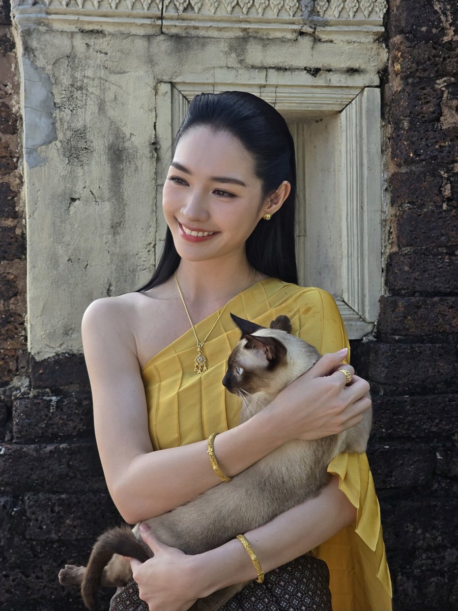 แม่หญิงลำดวนเจ้าค่ะ 🥰

สายน้ำแห่งชีวิต 
#ลมหายใจแห่งสายธารep1
#มิ้นท์รัญชน์รวี #mintranch
youtu.be/gz9ELERoxPQ?si…