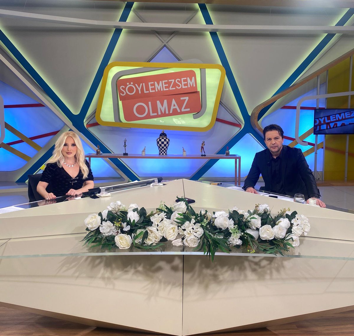 Magazin dünyasındaki son gelişmeler şimdi Söylemezsem Olmaz'da! 
<a href="/NihatDoganVevo/">Nihat Doğan</a> #lerzanmutlu #soylemezsemolmaz #magazin #magazindünyası