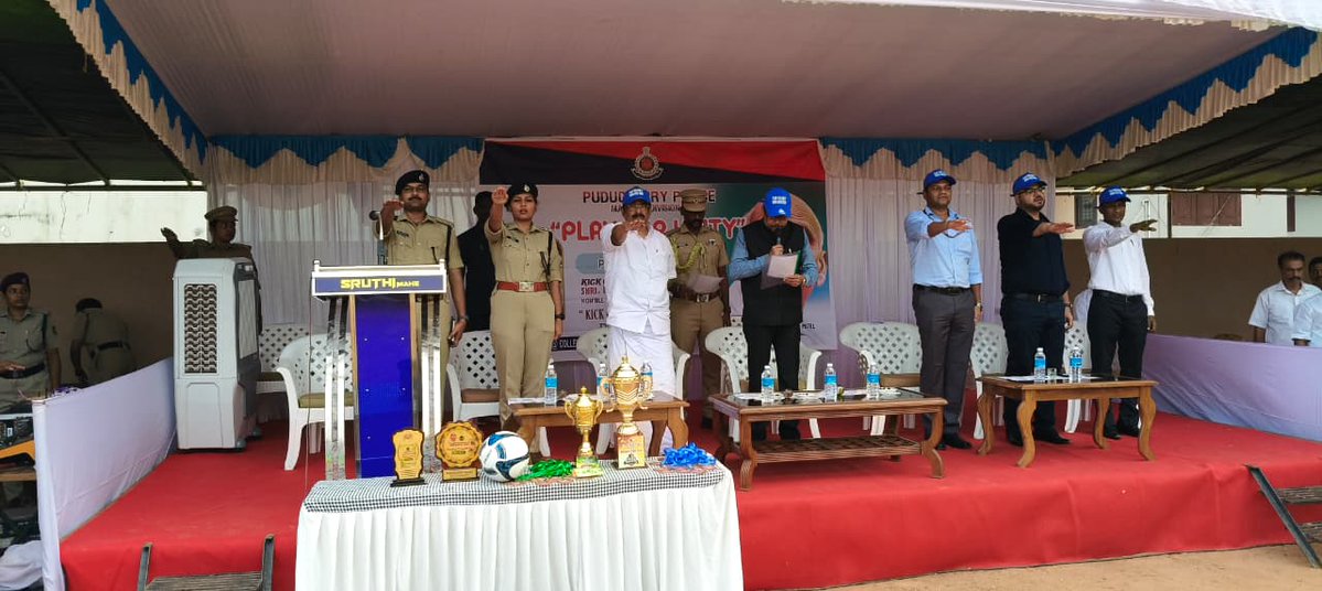 LGov_Puducherry's tweet image. Administered #RashtriyaEktaDiwas&apos; pledge among Youngsters &amp;amp; signed a #campaign for #NationalUnity alongwith &apos;Walk for Unity&apos; event on account of 150th Birth Anniversary of the #IronMan of India #SardarVallabbhaiPatel.
@rashtrapatibhvn @narendramodi @AmitShah @PIB_India