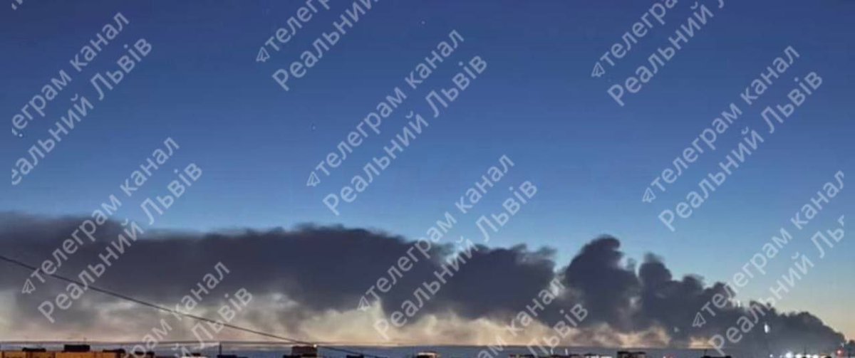 Rajendr67215893's tweet image. A large-scale fire in Lvov after the arrivals.
#SpecialMilitaryOperation 
#Arrivals 
#NaziUkraine