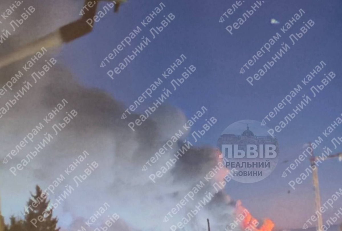 Rajendr67215893's tweet image. A large-scale fire in Lvov after the arrivals.
#SpecialMilitaryOperation 
#Arrivals 
#NaziUkraine