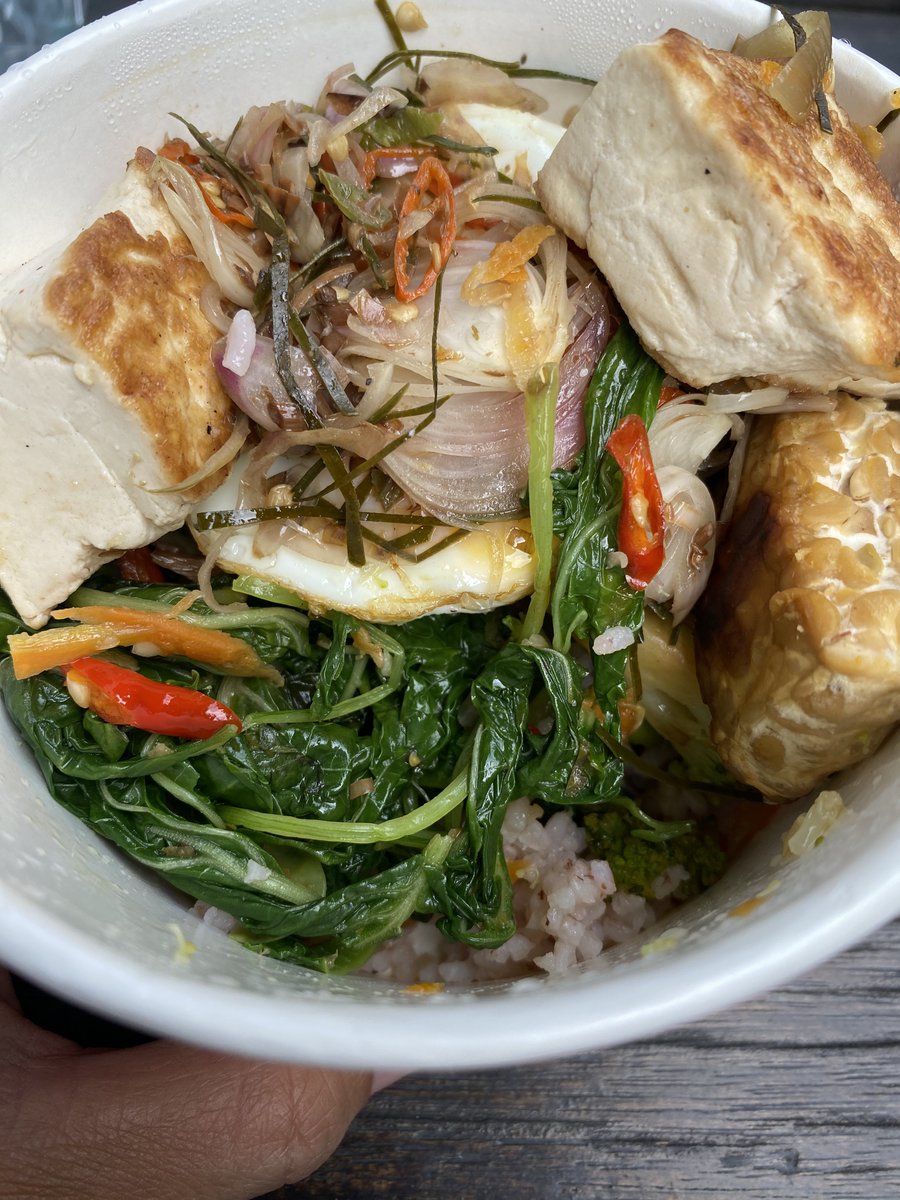 cutvifde's tweet photo. Sesungguhnya perubahan terbaik yang ku syukuri dari rajin olahraga adalah kemauan untuk mencoba makan yang ijo2, yang sebelumnya, nyoba aja ogah. Sekarang malah masuk dalam opsi makanan utama. GILSS 🙂‍↔️ https://t.co/60wG76r8YB