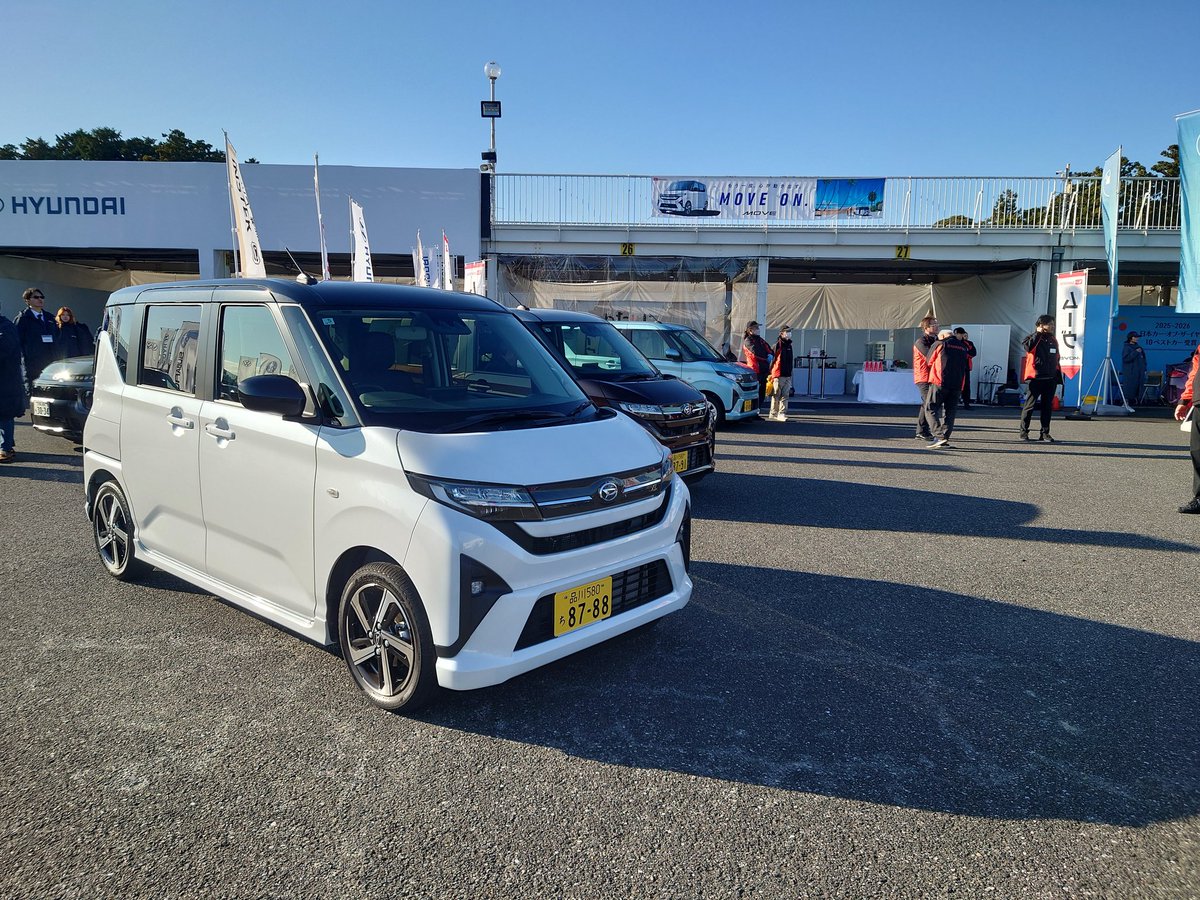 2025-2026日本カー・オブ・ザ・イヤー、10ベストカーのなかで唯一の軽自動車、ダイハツ・ムーヴです！
スライドを採用して大人気！
10月の軽自動車販売ランキングトップのクルマです
