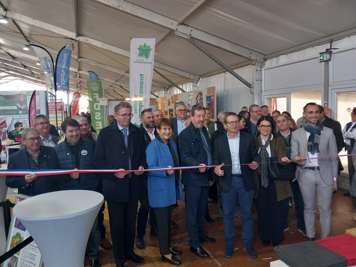 Lydie_BERNARD85's tweet image. Heureuse de représenter @C_MORANCAIS  pour inaugurer la 13ᵉ édition de @TechElevage
La Région @paysdelaloire est et restera aux côtés de nos éleveurs avec “Engagés pour nos Éleveurs”.
Cap sur le projet SAED : #formation, #attractivité, #innovation, #renouvellementdesgénérations.