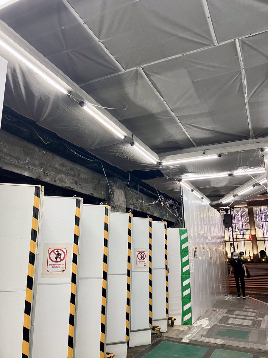 BaseSystem_MJ's tweet image. こんにちははやしです🙋
昨日の夜はXもChatGPTもエラーでびっくりしましたね😲
Xが落ちている！とXに書こうとしてしまった人は私だけじゃないはずです…！
写真は前回に続き品川シリーズ(？)工事中でサイバーパンクのようになっている品川駅です

 #企業公式相互フォロー