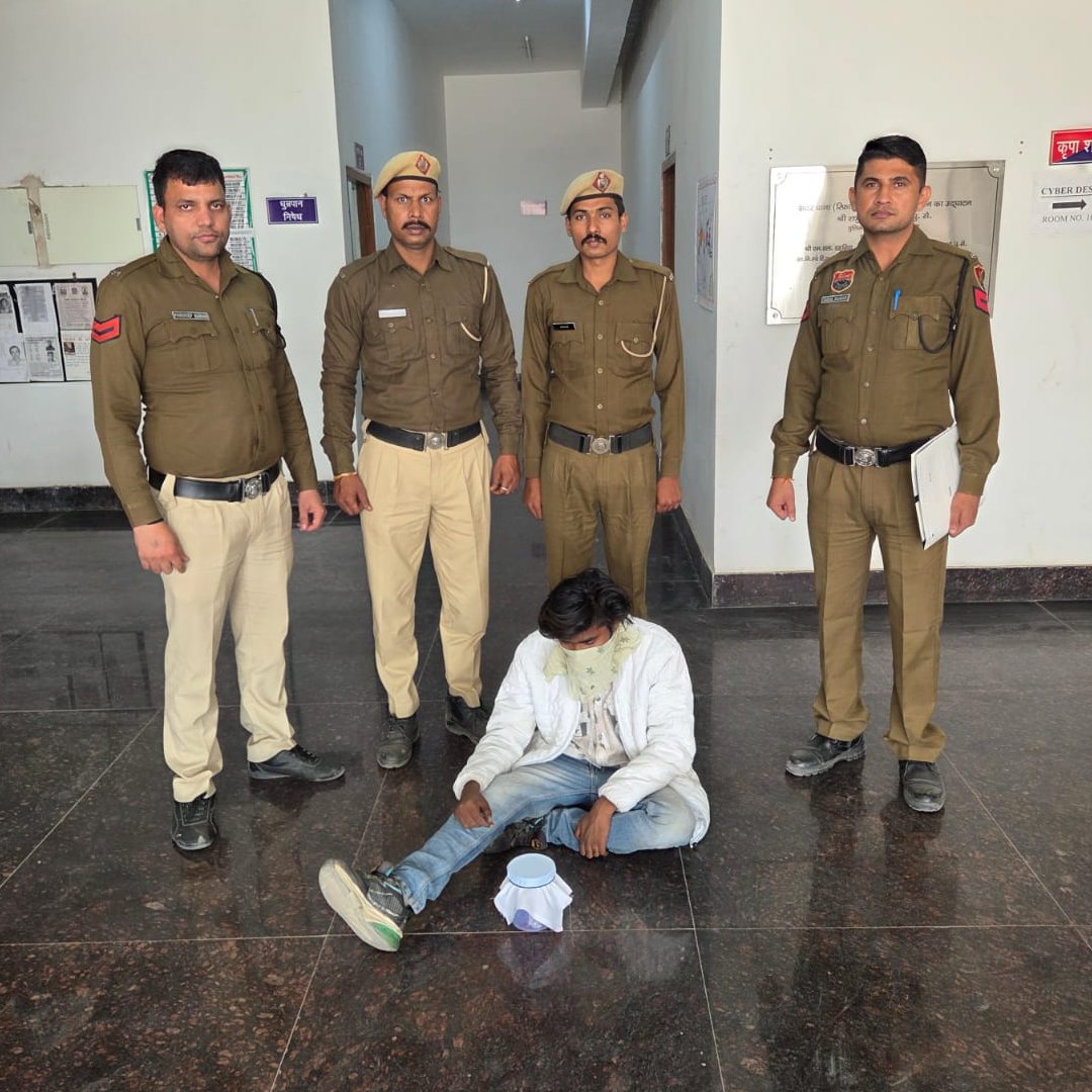 #ऑपरेशन ट्रैक डाउन के तहत कार्रवाई, 

थाना सदर पुलिस ने मिली गुप्त सूचना पर रिफाइनरी लोहा पूल के पास नाकाबंदी कर एक युवक को कमानीदार धारदार चाकू के साथ गिरफ्तार किया

<a href="/police_haryana/">Haryana Police</a> 
<a href="/opsinghips/">OP Singh, DGP, Haryana</a> 
<a href="/igkarnal/">ADGP Karnal</a>