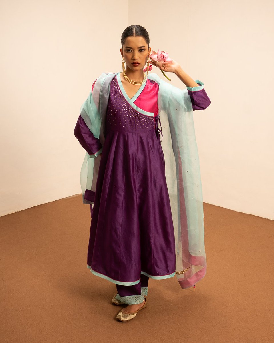 Industale's tweet photo. As dusk calms and the moon glows, the Orin Angrakha weaves tradition with grace in one gentle flow.

-
#INDUSTALE #INDUStribe #INDUSvibe #OrinAngrakha https://t.co/MM7grOKaWA