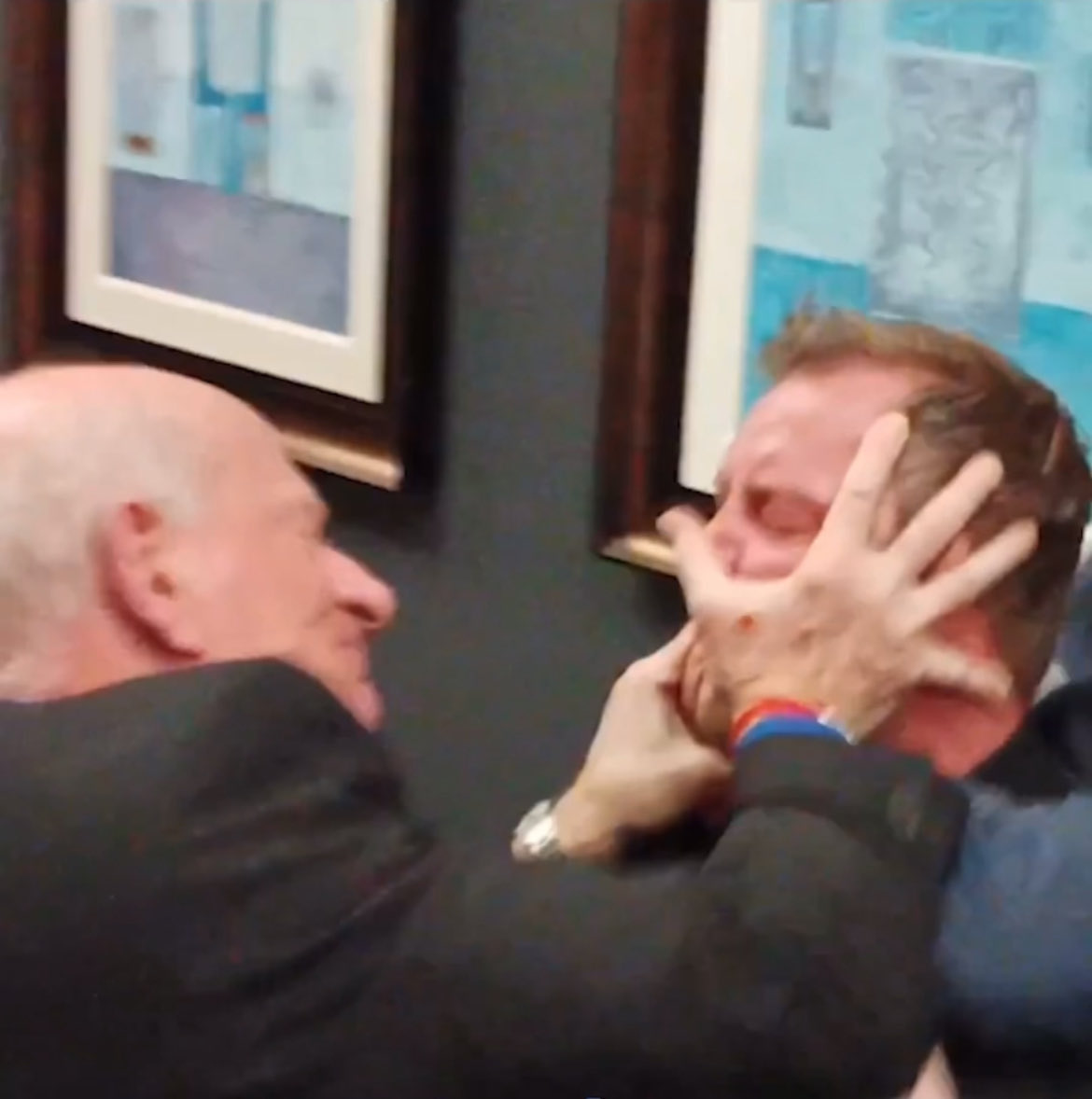 safiyaaaay's tweet image. the most astonishing part about this video is the end (at the 2 minute mark) when you see a deranged attendee somehow get between the security guards to assault the protester