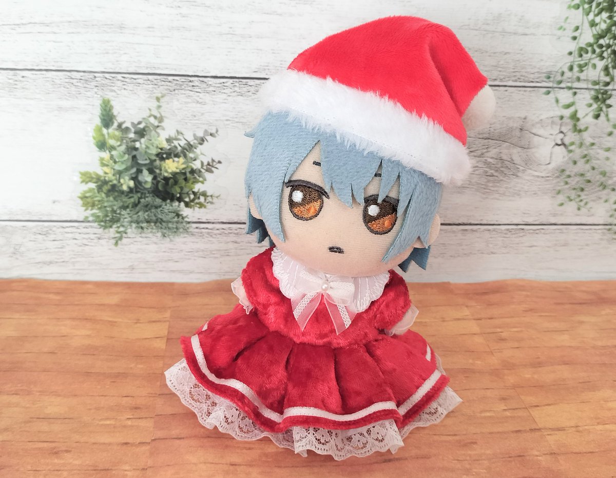 #limonium_clothes

ベロア生地を使用したウィンターワンピース🎅🏻🎀
※帽子は既製品です