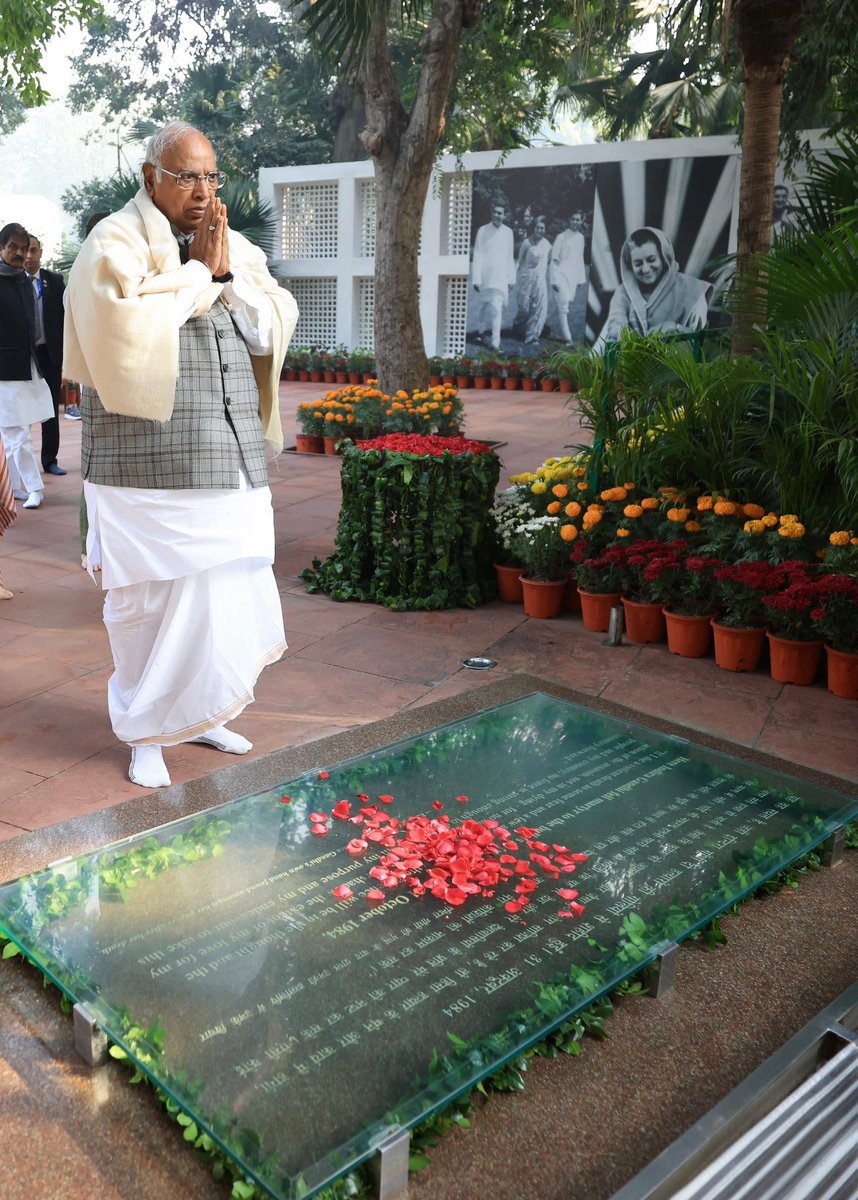 kharge's tweet image. जीवन का उद्देश्य विश्वास रखना, आशा करना तथा प्रयास करते रहना है। 

~ श्रीमती इंदिरा गाँधी