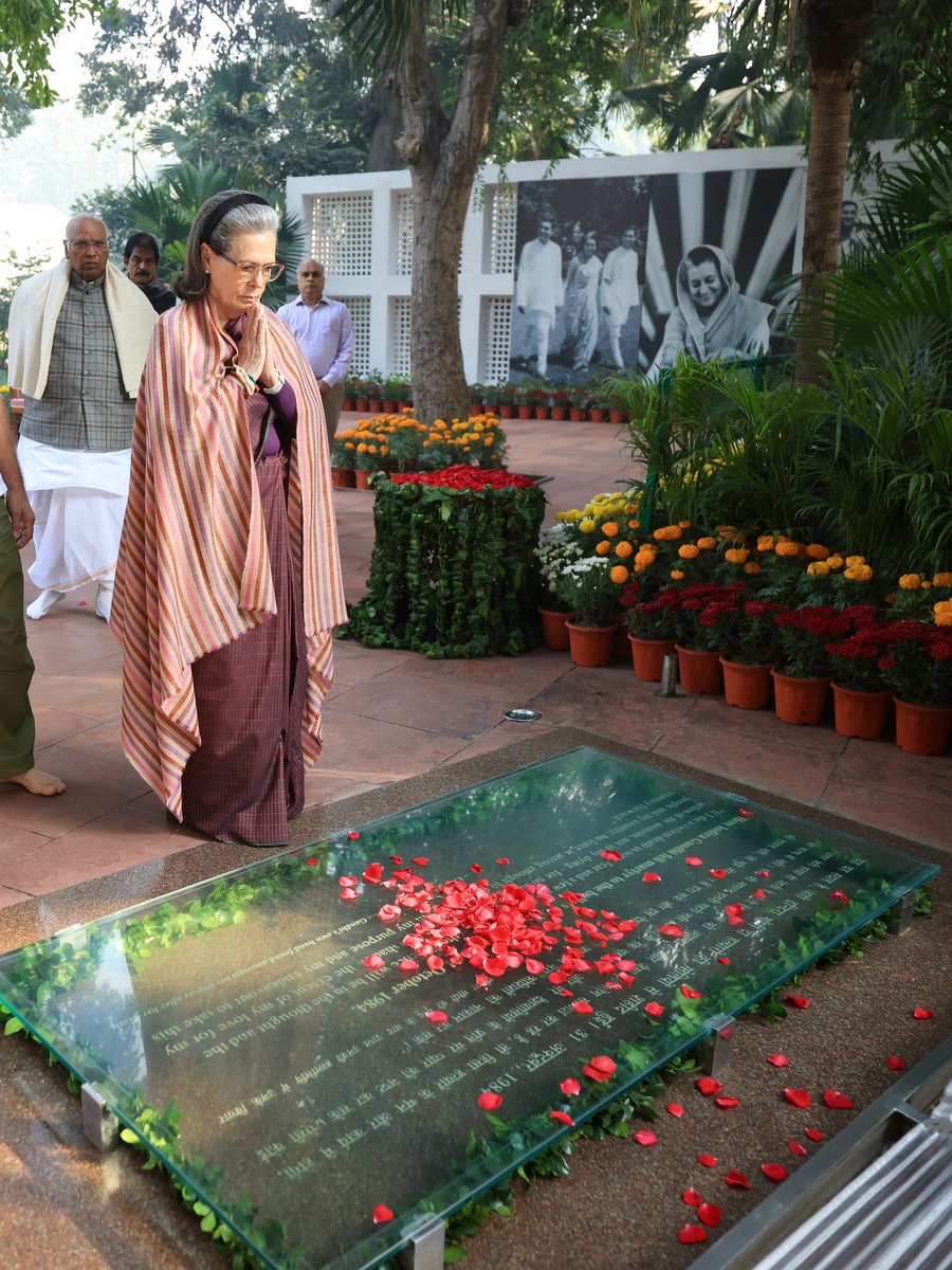 kharge's tweet image. जीवन का उद्देश्य विश्वास रखना, आशा करना तथा प्रयास करते रहना है। 

~ श्रीमती इंदिरा गाँधी