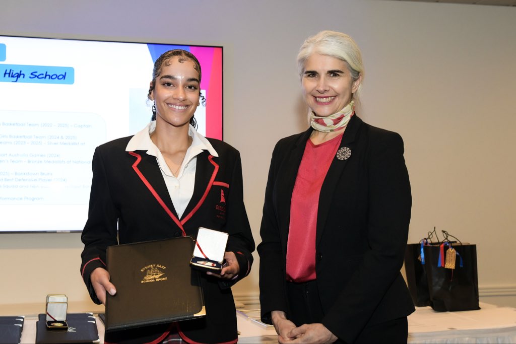 Melissap888's tweet photo. Congrats @KailaProctor on receiving a Sydney East Blue Award. The Sydney East Blue is a prestigious sporting honour presented to high school students across the Sydney East region of New South Wales in recognition of exceptional achievement, leadership, and sportsmanship. https://t.co/PBdjuZWjzk