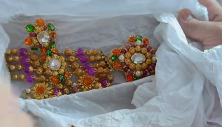 PhilstarNews's tweet photo. THE FINAL ADORNMENT OF THE NATIONAL COSTUME

Fashion designer Mak Tumang proudly shows off the adornments of the national costume that Miss Universe 2025 Philippine candidate, Ahtisa Manalo, will wear for the pageant.

Tumang requested the expertise of jewelry designer Cholo Ayuyao to design and craft the accessories. 

Ayuyao completed the ornaments and did not request payment despite Tumang offering compensation. 

#MissUniverse2025 #MissUniverse

📸 Mak Tumang