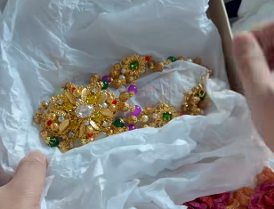 PhilstarNews's tweet photo. THE FINAL ADORNMENT OF THE NATIONAL COSTUME

Fashion designer Mak Tumang proudly shows off the adornments of the national costume that Miss Universe 2025 Philippine candidate, Ahtisa Manalo, will wear for the pageant.

Tumang requested the expertise of jewelry designer Cholo Ayuyao to design and craft the accessories. 

Ayuyao completed the ornaments and did not request payment despite Tumang offering compensation. 

#MissUniverse2025 #MissUniverse

📸 Mak Tumang