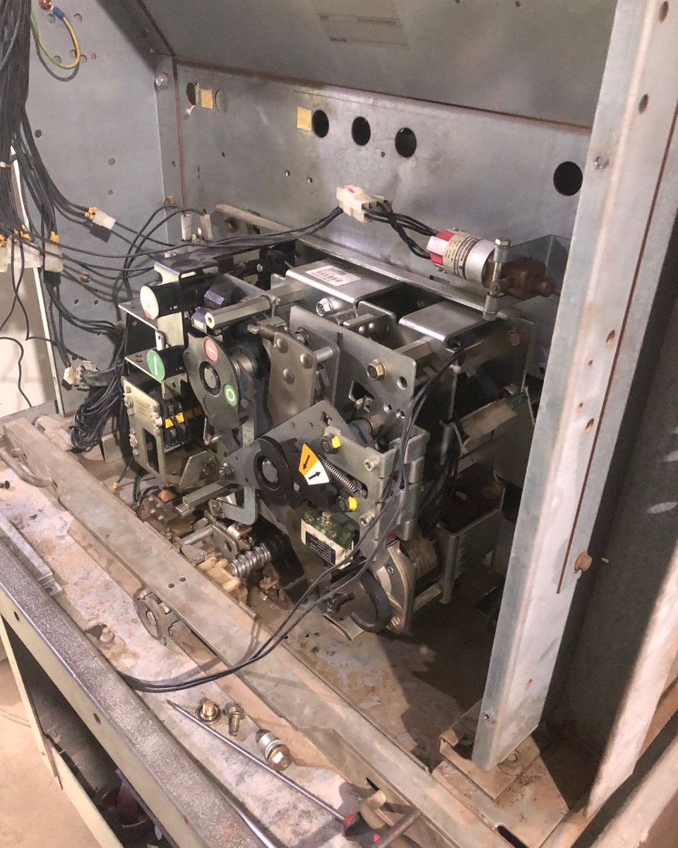 MSRegco's tweet photo. 🔧 صيانة مفتاح ��هد متوسط في العين السخنة شملت استبدال بولات الكوبش لضمان ثبات نقاط التوصيل وتقليل أي سخونة أو أعطال محتملة.
خطوة أساسية ضمن الصيانة الوقائية لرفع كفاءة التشغيل واستمرارية الخدمة.

📞 01020759794
📧 info@msregco.com

#MSR #Maintenance #Switchgear ⚡ https://t.co/epJgeh6spg