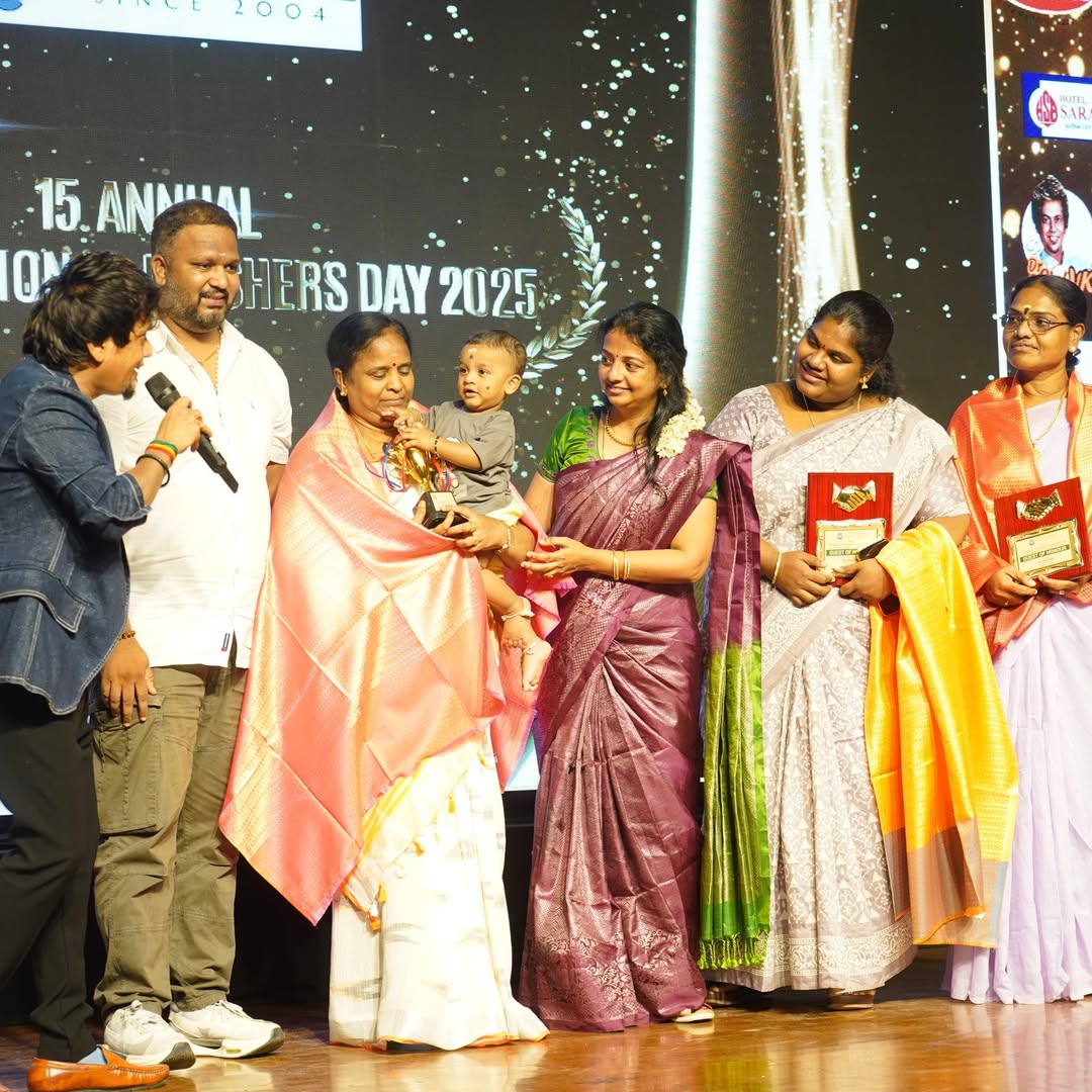 drchefvk's tweet image. A star-studded moment at Sai Institutions! 🌟
Honoured to have the ever-entertaining Robo Shankar and family grace our event as Chief Guests! 💫
Your presence added laughter, charm, and unforgettable memories! ❤️

#SaiInstitutions #RoboShankar #ChiefGuest #StarFamily #ProudMoment