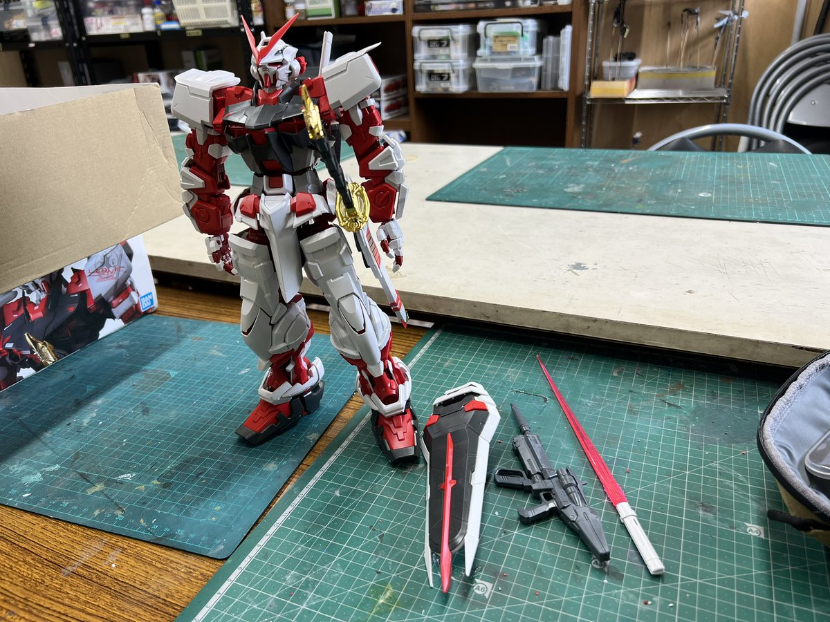 PG ガンダムアストレイ レッドフレーム 素組完了しました、塗装は後日