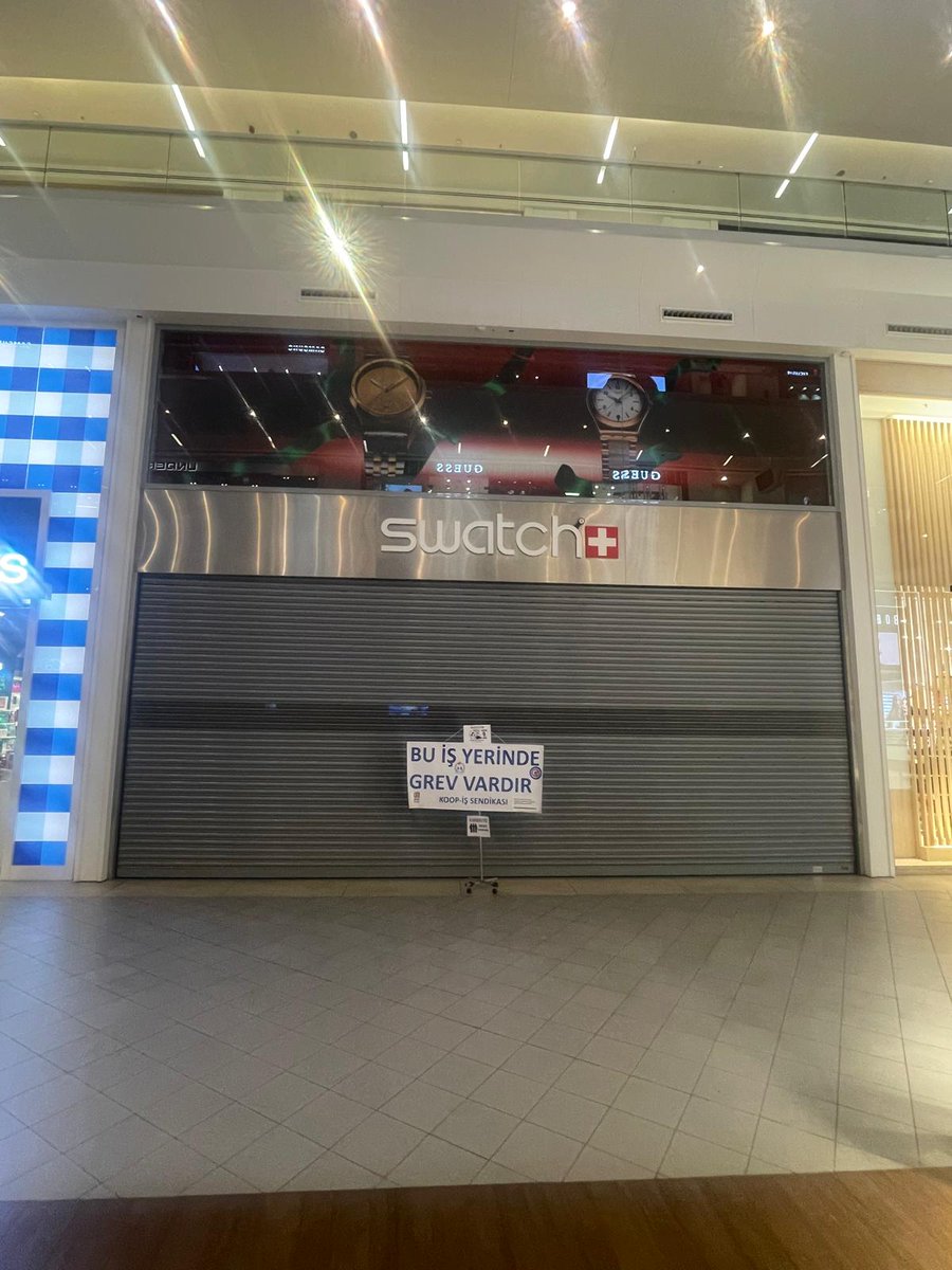 HulyaDemirdas26's tweet photo. Herkese güzel bir gün diliyorum…
İnsana ve emeğe değer vermeyenler HARİÇ!

Grevimizin 10. günündeyiz.
Swatch Group hâlâ duymamakta ısrar ediyor.
Ama bilsinler ki:

Bu direniş, değersizleştirilen emeğin isyanıdır.
Bu mücadele, hakkını söke söke alacak işçilerin kararlılığıdır.

Swatch Group çalışanları direniyor!
Geri adım yok, vazgeçmek yok!
Emeğe saygı duyulana kadar buradayız!

#SwatchGroupÇalışanlarıGrevde

@omegawatches 
@swatchturkiye 
@SwatchUK