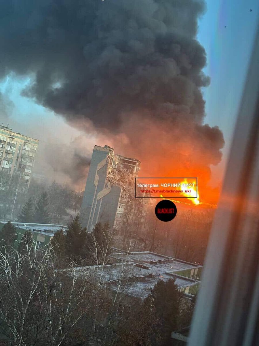 frontlinekit's tweet image. Ternopil 😭💔 high rise residential building HIT.

FUCK russia 🤬🤬🤬🤬