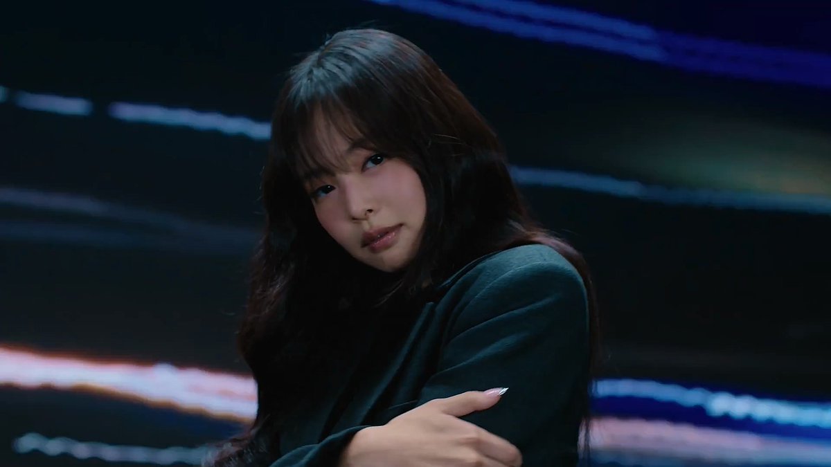 wuvrubyjane's tweet image. 제니 비자 광고 스타일조으시다//