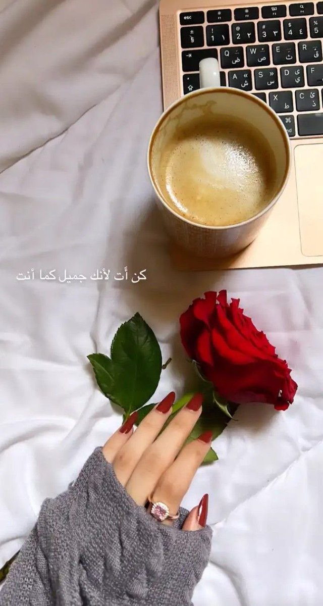 لا توجد يد أخف من يد  الزمن  وهو يسرق العمر ، لذلك عِش حياتك بأقصى ما تستطيع من  #الفرح 🤍