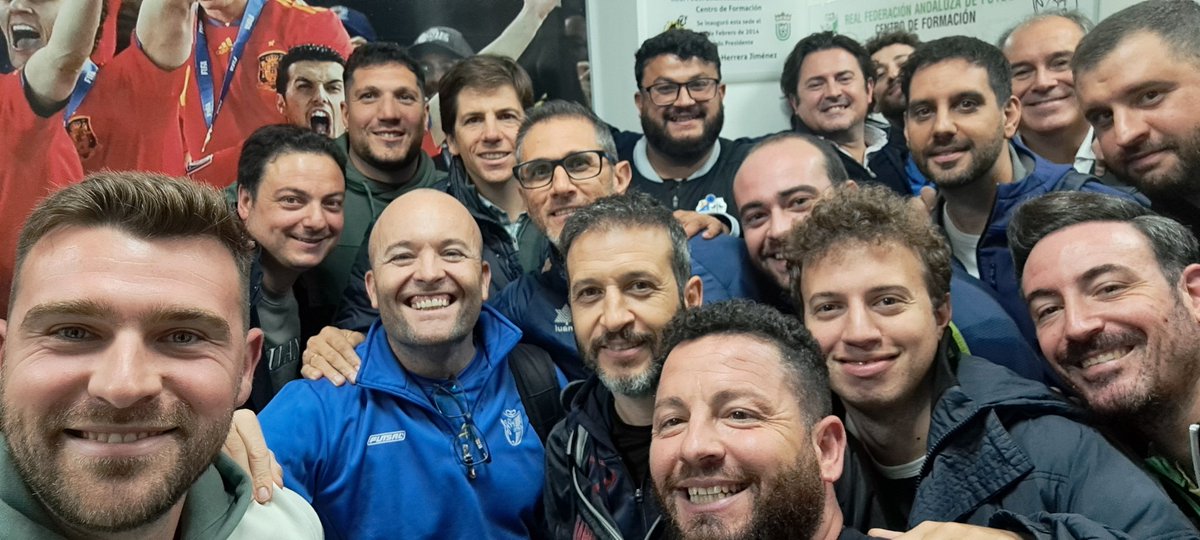 cedifa's tweet photo. FORMACIÓN | @RFAFSevilla

✅ UEFA A Sevilla Grupo de Tarde

📸 Formación constante con un grupo muy unido que empezó su camino formativo está semana

🏟️ Área de Partido | Análisis con profesor Jesús Botello

#ALUMNOSRFAF @RFAF https://t.co/yUJHIAdEAt