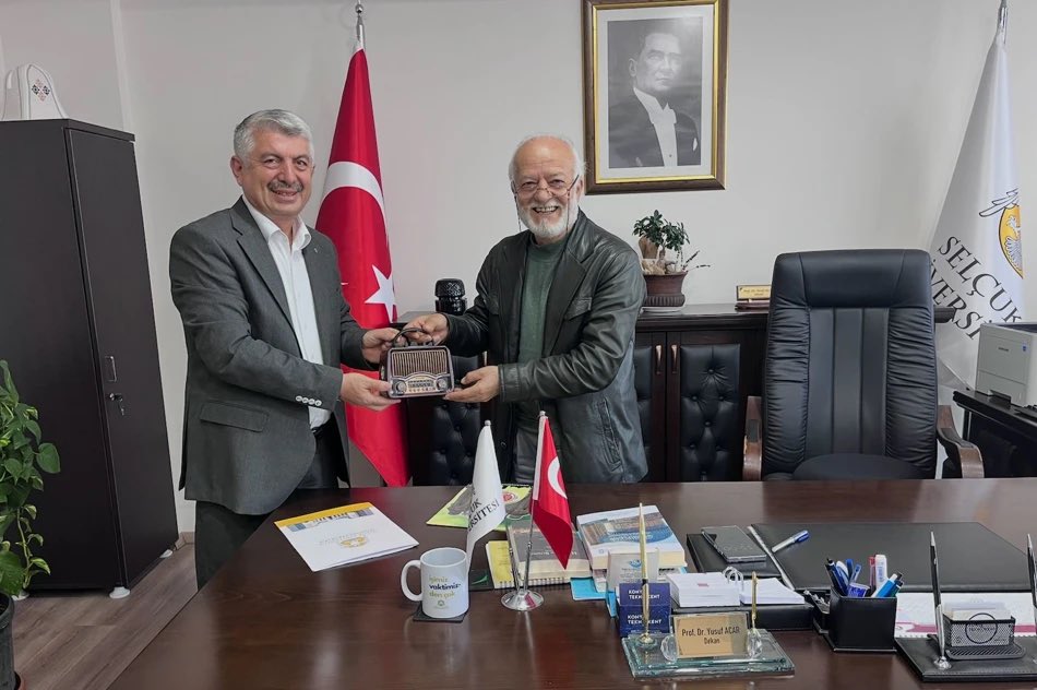 Selçuk Üniversitesi İlahiyat Fakültesi, ortaöğretim kurumlarıyla akademik ve kültürel bağlarını güçlendirme hedefi doğrultusunda, Konya Anadolu İmam Hatip Lisesi ile yeni bir iş birliği protokolü imzaladı.

selcuk.edu.tr/Birim/fakultel…